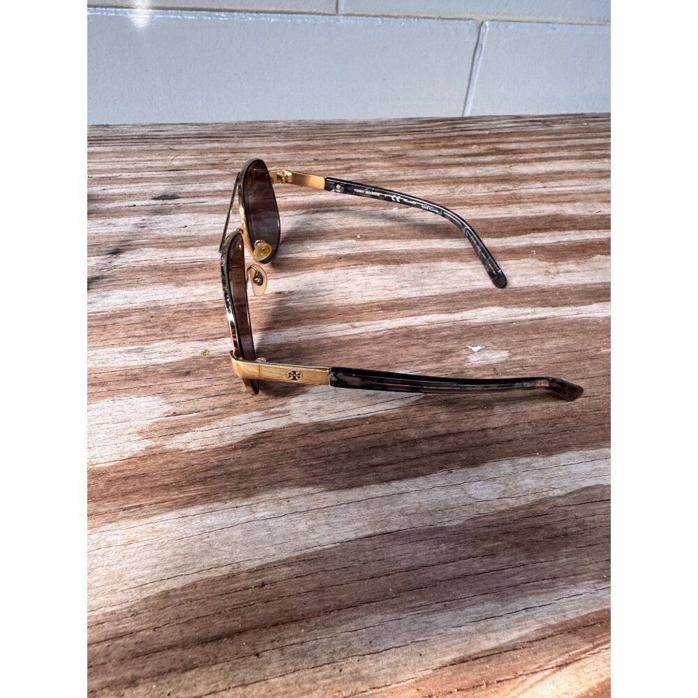 Tory Burch TY6010 1402/1E Gold Polarized Aviator Sunglasses Brown Gradient 58mm - Picture 3 of 16
